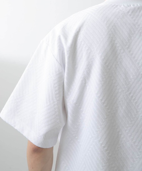 ITEMS URBANRESEARCH（アイテムズ アーバンリサーチ）の「ワンポイント刺繍ヘリンボンジャカードTシャツ（Tシャツ/カットソー・メンズ・ホワイト/ベージュ/ブラック・MEDIUM/LARGE）」の6枚目の写真