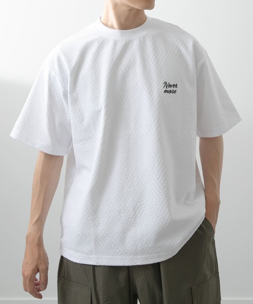 ITEMS URBANRESEARCH（アイテムズ アーバンリサーチ）の「ワンポイント刺繍ヘリンボンジャカードTシャツ（Tシャツ/カットソー・メンズ・ホワイト/ベージュ/ブラック・MEDIUM/LARGE）」の7枚目の写真