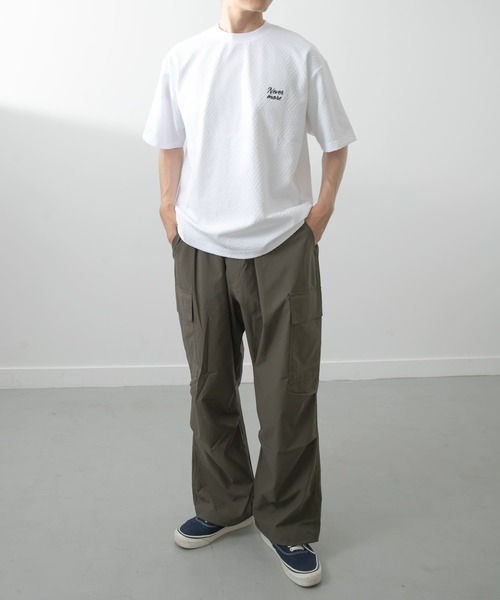 ITEMS URBANRESEARCH（アイテムズ アーバンリサーチ）の「ワンポイント刺繍ヘリンボンジャカードTシャツ（Tシャツ/カットソー・メンズ・ホワイト/ベージュ/ブラック・MEDIUM/LARGE）」の10枚目の写真