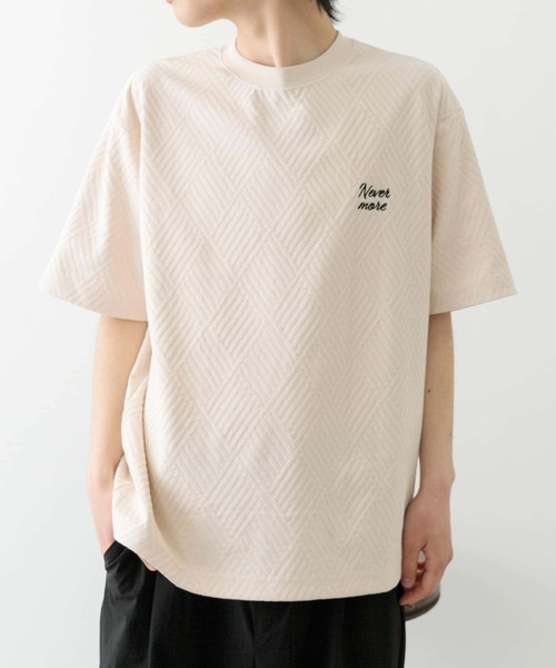 ITEMS URBANRESEARCH（アイテムズ アーバンリサーチ）の「ワンポイント刺繍ヘリンボンジャカードTシャツ（Tシャツ/カットソー・メンズ・ホワイト/ベージュ/ブラック・MEDIUM/LARGE）」の11枚目の写真