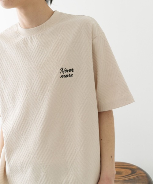 ITEMS URBANRESEARCH（アイテムズ アーバンリサーチ）の「ワンポイント刺繍ヘリンボンジャカードTシャツ（Tシャツ/カットソー・メンズ・ホワイト/ベージュ/ブラック・MEDIUM/LARGE）」の12枚目の写真