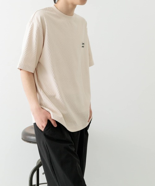 ITEMS URBANRESEARCH（アイテムズ アーバンリサーチ）の「ワンポイント刺繍ヘリンボンジャカードTシャツ（Tシャツ/カットソー・メンズ・ホワイト/ベージュ/ブラック・MEDIUM/LARGE）」の13枚目の写真