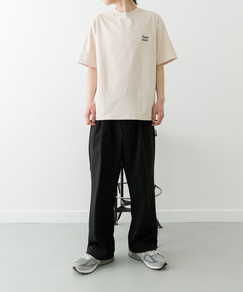 ITEMS URBANRESEARCH（アイテムズ アーバンリサーチ）の「ワンポイント刺繍ヘリンボンジャカードTシャツ（Tシャツ/カットソー・メンズ・ホワイト/ベージュ/ブラック・MEDIUM/LARGE）」の16枚目の写真