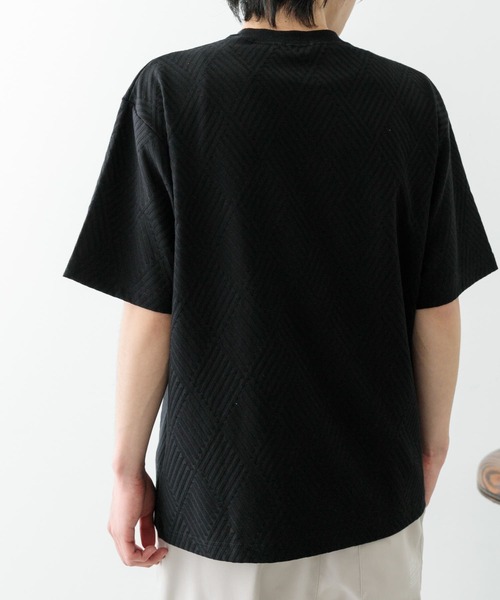 ITEMS URBANRESEARCH（アイテムズ アーバンリサーチ）の「ワンポイント刺繍ヘリンボンジャカードTシャツ（Tシャツ/カットソー・メンズ・ホワイト/ベージュ/ブラック・MEDIUM/LARGE）」の22枚目の写真