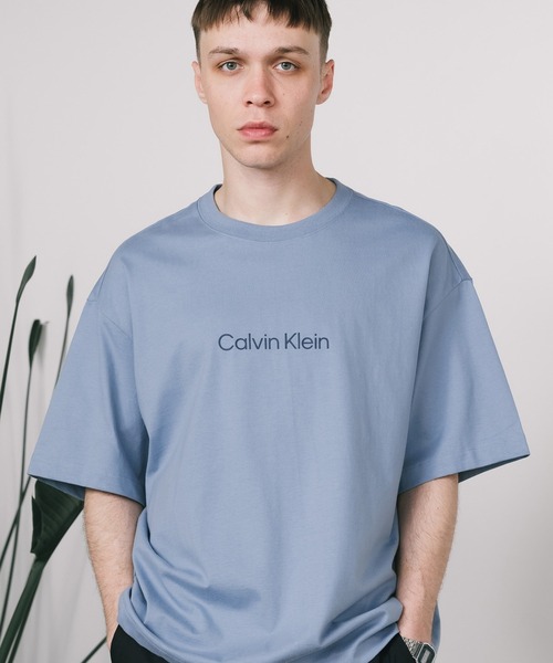 Calvin Klein（カルバン・クライン）の「Calvin Klein/カルバンクライン SS RLXD STANDARD LOGO CREWNK TEE 半袖Tシャツ プリント 2026年 夏 夏服（Tシャツ/カットソー・メンズ・ブラック/ホワイト/ブルー・XL/L/M/S）」の3枚目の写真