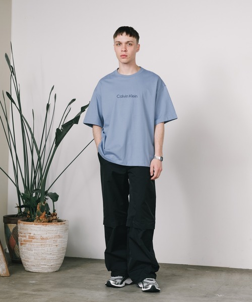 Calvin Klein（カルバン・クライン）の「Calvin Klein/カルバンクライン SS RLXD STANDARD LOGO CREWNK TEE 半袖Tシャツ プリント 2026年 夏 夏服（Tシャツ/カットソー・メンズ・ブラック/ホワイト/ブルー・XL/L/M/S）」の17枚目の写真