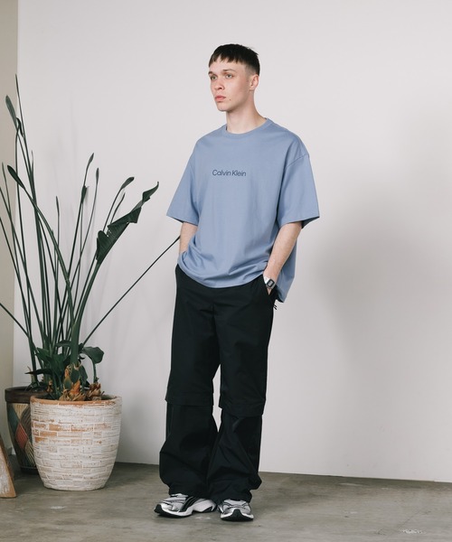 Calvin Klein（カルバン・クライン）の「Calvin Klein/カルバンクライン SS RLXD STANDARD LOGO CREWNK TEE 半袖Tシャツ プリント 2026年 夏 夏服（Tシャツ/カットソー・メンズ・ブラック/ホワイト/ブルー・XL/L/M/S）」の20枚目の写真