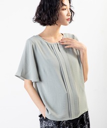 洗練シンプルで好印象◎大人の余裕感じる軽やかピンタックブラウス
