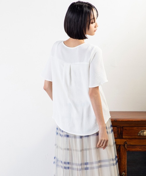 MILLION CARATS(ミリオンカラッツ)の「洗練シンプルで好印象◎大人の余裕感じる軽やかピンタックブラウス(シャツ/ブラウス・レディース・モスグリーン/オフホワイト/ブラック・FREE)」の6枚目の写真