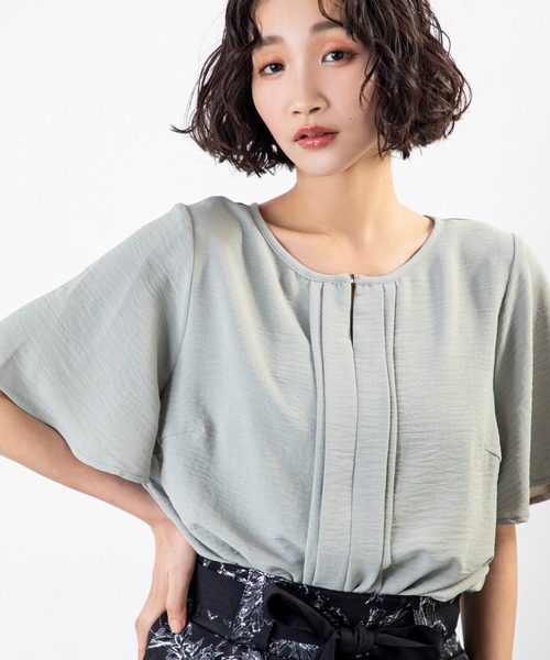 MILLION CARATS(ミリオンカラッツ)の「洗練シンプルで好印象◎大人の余裕感じる軽やかピンタックブラウス(シャツ/ブラウス・レディース・モスグリーン/オフホワイト/ブラック・FREE)」の21枚目の写真