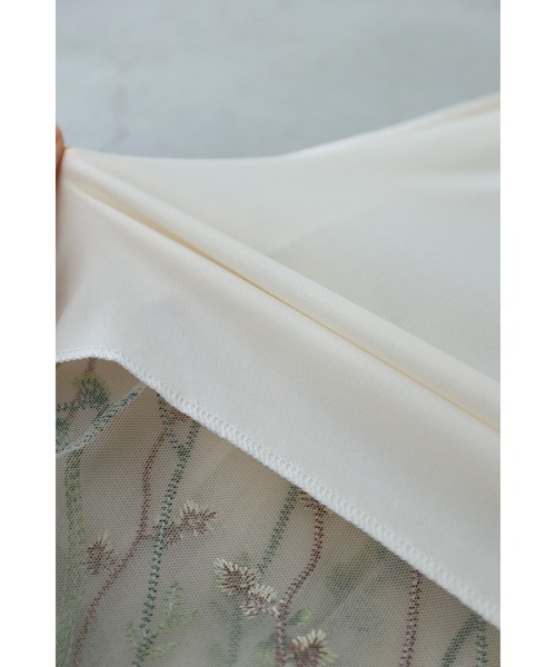 cawaii（カワイイ）の「一面に広がる花刺繍チュールミディアムスカート（スカート・レディース・アイボリー/ピンク・FREE）」の5枚目の写真