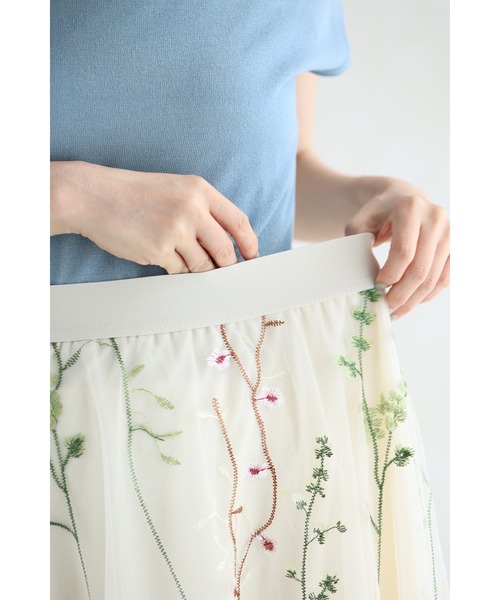cawaii（カワイイ）の「一面に広がる花刺繍チュールミディアムスカート（スカート・レディース・アイボリー/ピンク・FREE）」の12枚目の写真