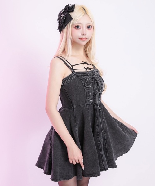 Diable baiser(ディアブルベーゼ)の「コルセット風レースアップベアデニムワンピ(ワンピース・レディース・ブラック/ブルー・MEDIUM/LARGE)」の4枚目の写真