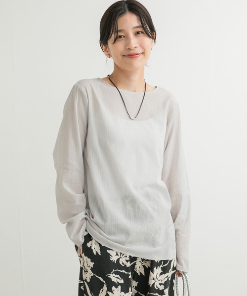 URBAN RESEARCH DOORS（アーバンリサーチドアーズ）の「コットンシアーTブラウス（シャツ/ブラウス・レディース・オフホワイト/ライトグレー・MEDIUM）」の2枚目の写真