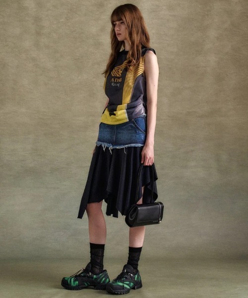 ANDERSSON BELL(アンダースンベル)の「Andersson Bell/アンダーソンベル/RACING REWORKERD SLEEVELESS(タンクトップ・レディース・チャコールグレー・XS/S)」の4枚目の写真