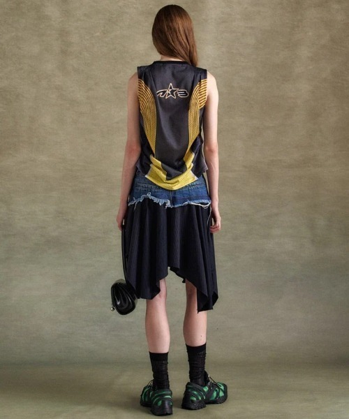 ANDERSSON BELL(アンダースンベル)の「Andersson Bell/アンダーソンベル/RACING REWORKERD SLEEVELESS(タンクトップ・レディース・チャコールグレー・XS/S)」の5枚目の写真