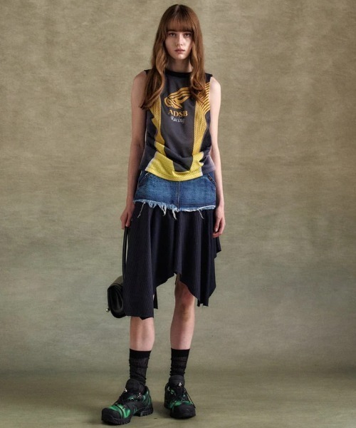 ANDERSSON BELL(アンダースンベル)の「Andersson Bell/アンダーソンベル/RACING REWORKERD SLEEVELESS(タンクトップ・レディース・チャコールグレー・XS/S)」の6枚目の写真