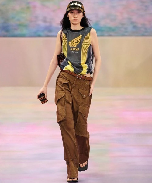 ANDERSSON BELL(アンダースンベル)の「Andersson Bell/アンダーソンベル/RACING REWORKERD SLEEVELESS(タンクトップ・レディース・チャコールグレー・XS/S)」の9枚目の写真