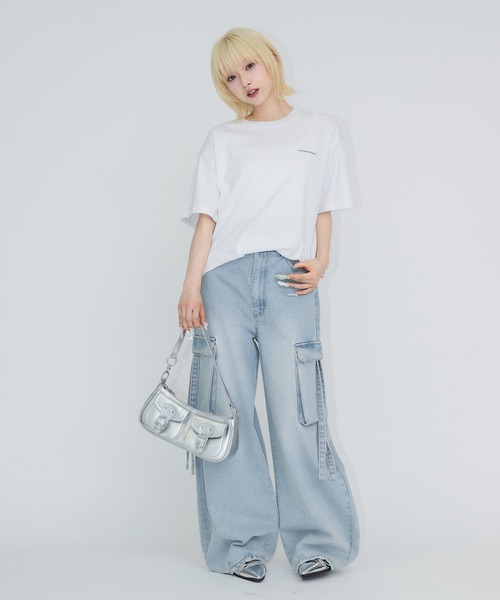 17HR（セブンティーンアワーズ）の「【ユニセックス】オーバーサイズロゴプリントT（Tシャツ/カットソー・レディース・ホワイト/ブルー・FREE）」の4枚目の写真