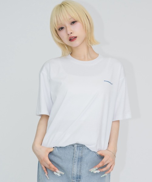 17HR（セブンティーンアワーズ）の「【ユニセックス】オーバーサイズロゴプリントT（Tシャツ/カットソー・レディース・ホワイト/ブルー・FREE）」の22枚目の写真