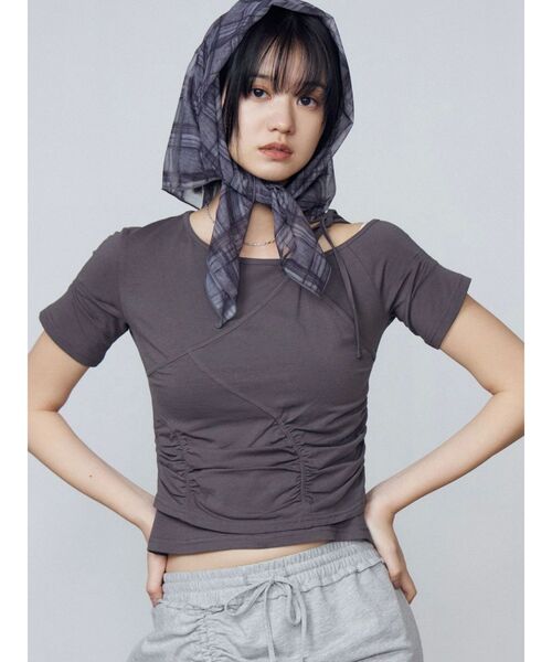 EMODA（エモダ）の「アシンメトリーギャザーレイヤートップ（Tシャツ/カットソー・レディース・グレー/ブラック/ホワイト/レッド・FREE）」の3枚目の写真