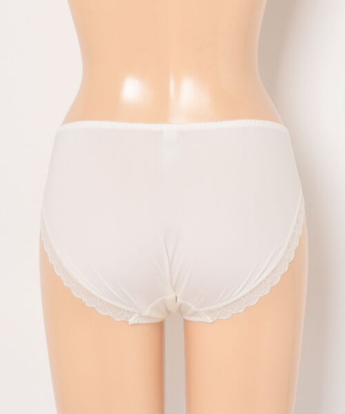 Triumph(トリンプ)の「天使のブラ 魔法のハリ感636 レギュラーショーツ【M,Lサイズ】 TR636 Hikini(ショーツ・レディース・ホワイト/オレンジ/パープル/ベージュ/ブラウン/ライトグリーン/ダークブルー/ライトピンク・M/L)」の10枚目の写真