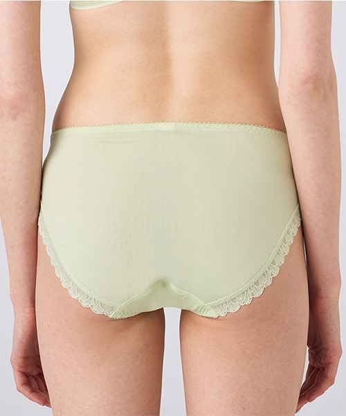 Triumph(トリンプ)の「天使のブラ 魔法のハリ感636 レギュラーショーツ【M,Lサイズ】 TR636 Hikini(ショーツ・レディース・ホワイト/オレンジ/パープル/ベージュ/ブラウン/ライトグリーン/ダークブルー/ライトピンク・M/L)」の11枚目の写真