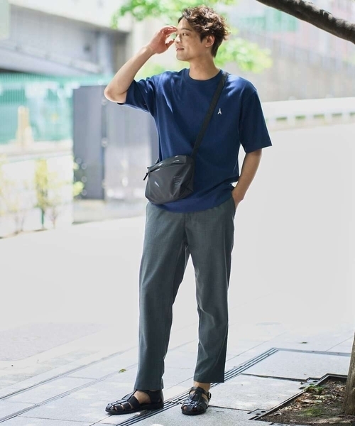 a.v.v（アーヴェヴェ）の「NIMBUSミニバッグ（ショルダーバッグ・メンズ・グレー/ブラック・46）」の3枚目の写真