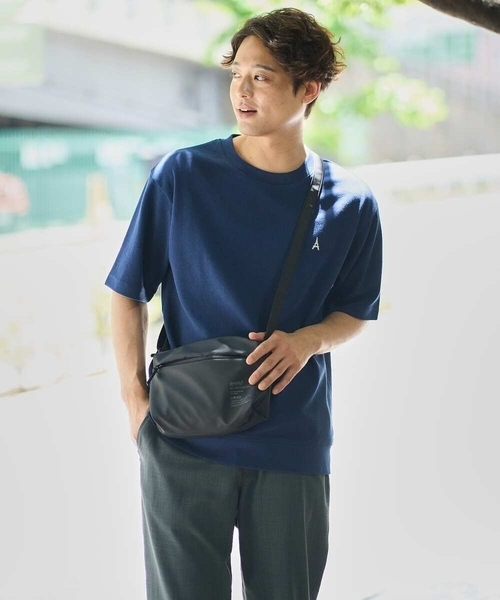 a.v.v（アーヴェヴェ）の「NIMBUSミニバッグ（ショルダーバッグ・メンズ・グレー/ブラック・46）」の4枚目の写真