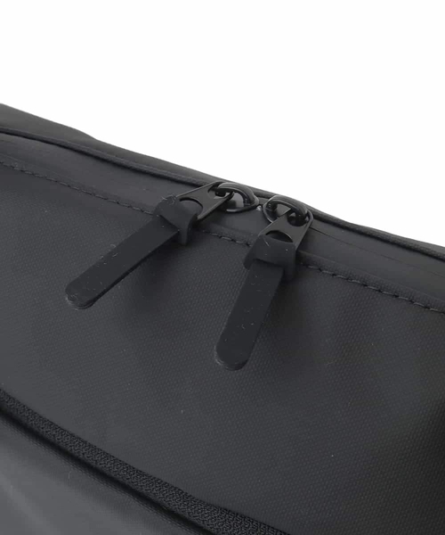 a.v.v（アーヴェヴェ）の「NIMBUSミニバッグ（ショルダーバッグ・メンズ・グレー/ブラック・46）」の8枚目の写真