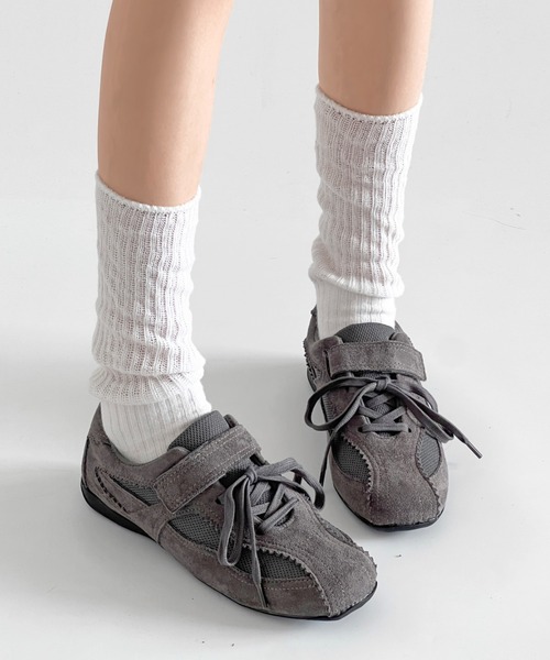Shoes in Closet(シューズインクローゼット)の「超軽量 2WAY レース紐付 やわらか スエード ベルト フラット スニーカー 572(スニーカー・レディース・ブラック/グレー/キャメル・S/M/L/LL)」の20枚目の写真