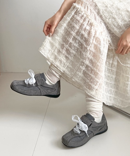 Shoes in Closet(シューズインクローゼット)の「超軽量 2WAY レース紐付 やわらか スエード ベルト フラット スニーカー 572(スニーカー・レディース・ブラック/グレー/キャメル・S/M/L/LL)」の21枚目の写真