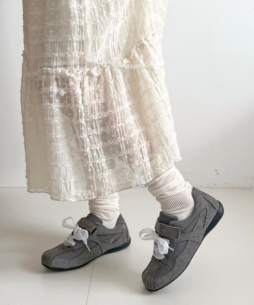 Shoes in Closet(シューズインクローゼット)の「超軽量 2WAY レース紐付 やわらか スエード ベルト フラット スニーカー 572(スニーカー・レディース・ブラック/グレー/キャメル・S/M/L/LL)」の22枚目の写真