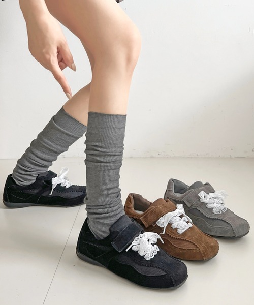 Shoes in Closet(シューズインクローゼット)の「超軽量 2WAY レース紐付 やわらか スエード ベルト フラット スニーカー 572(スニーカー・レディース・ブラック/グレー/キャメル・S/M/L/LL)」の6枚目の写真
