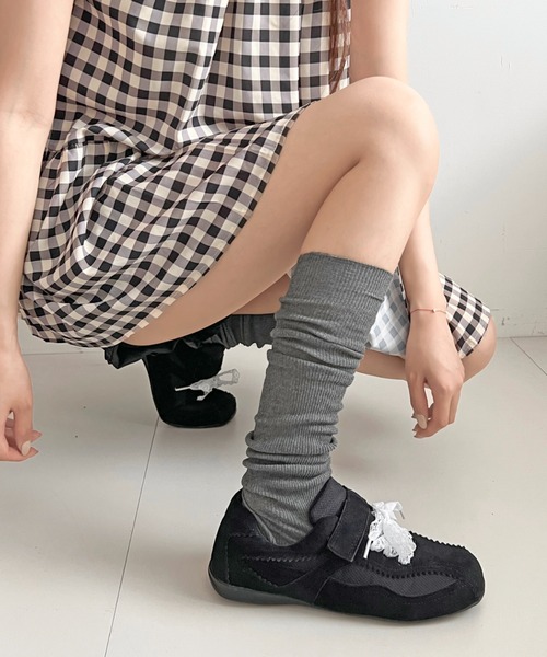 Shoes in Closet(シューズインクローゼット)の「超軽量 2WAY レース紐付 やわらか スエード ベルト フラット スニーカー 572(スニーカー・レディース・ブラック/グレー/キャメル・S/M/L/LL)」の11枚目の写真