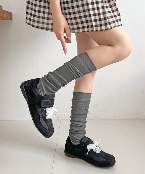 Shoes in Closet(シューズインクローゼット)の「超軽量 2WAY レース紐付 やわらか スエード ベルト フラット スニーカー 572(スニーカー・レディース・ブラック/グレー/キャメル・S/M/L/LL)」の13枚目の写真