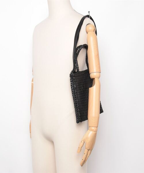 MAISON mou（メゾンムー）の「【Swaraj/スワラージ】手編みメッシュレザー2WAY mini BAG（ショルダーバッグ・レディース・シルバー/ブラック・FREE）」の6枚目の写真