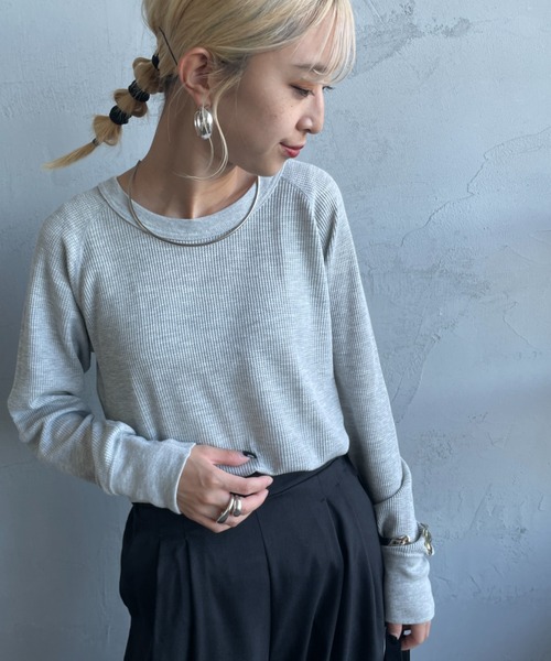 HANES（ヘインズ）の「【WEB限定】[HANES/ヘインズ] クルーネック ワッフルロングスリーブカットソー（Tシャツ/カットソー・レディース・オフホワイト/ヘザーグレー/ダークネイビー・F）」の2枚目の写真