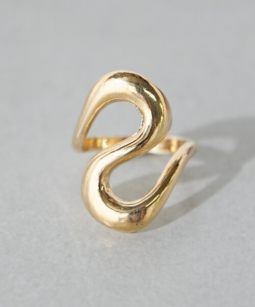 Actually（アクチュアリー）の「Wave line gold ring ウェーブラインゴールドリング（ピアス（両耳用）・レディース・ゴールド・0）」の2枚目の写真