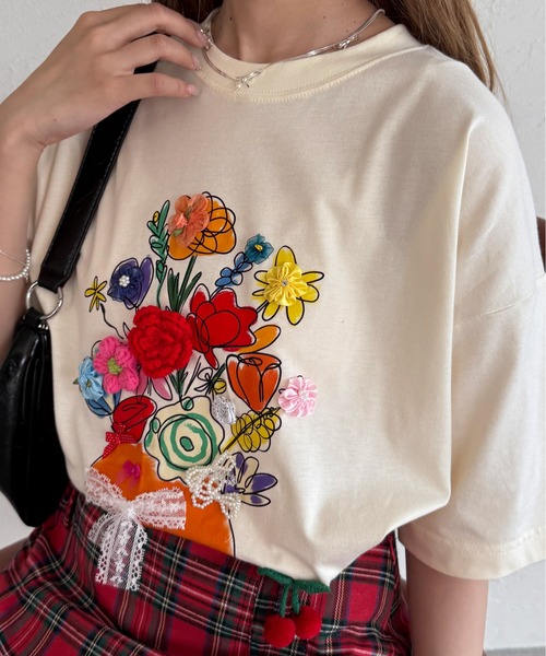 モチーフ付きフラワーTシャツ（Tシャツ/カットソー）｜kutir