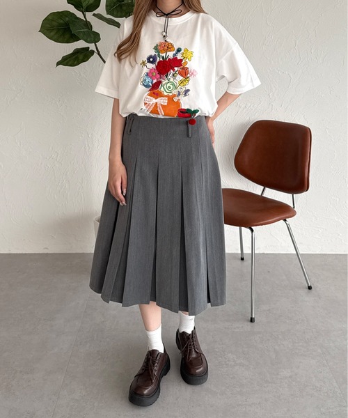 モチーフ付きフラワーTシャツ（Tシャツ/カットソー）｜kutir