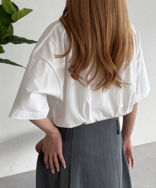 モチーフ付きフラワーTシャツ（Tシャツ/カットソー）｜kutir