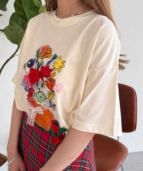 kutir(クティール)の「モチーフ付きフラワーTシャツ(Tシャツ/カットソー・レディース・アイボリー/オフホワイト/オートミール・FREE)」の10枚目の写真