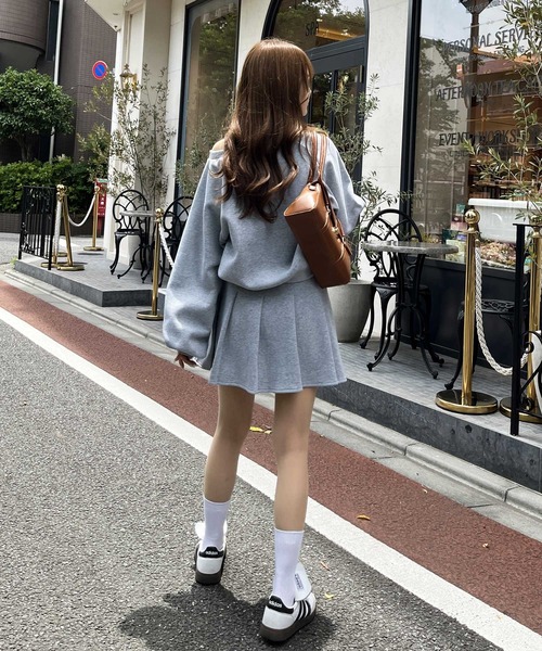 nelliy.(ネルリー)の「【2点/セットアップ】ロゴ刺繍オフショルスウェット+プリーツスカートセットアップ(アンサンブル・レディース・グレー・MEDIUM/LARGE)」の10枚目の写真