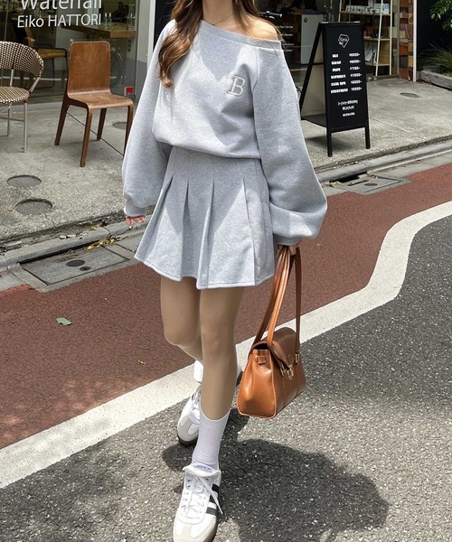 nelliy.(ネルリー)の「【2点/セットアップ】ロゴ刺繍オフショルスウェット+プリーツスカートセットアップ(アンサンブル・レディース・グレー・MEDIUM/LARGE)」の18枚目の写真