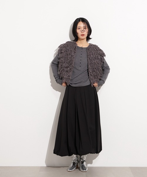 N.(N. Natural Beauty Basic)(エヌエヌナチュラルビューティーベーシック)の「ループニットベスト(ベスト・レディース・チャコールグレー/ベージュ・MEDIUM)」の4枚目の写真