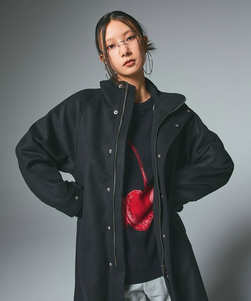 X-girl（エックスガール）の「CHERRY JACQUARD KNIT TOP（ニット/セーター・レディース・ホワイト/ブラック・ONE SIZE）」の4枚目の写真