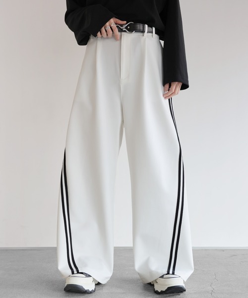 LILL（リル）の「オーバーサイズカーブトラックパンツ（その他パンツ・メンズ・ブラック×パープル/ホワイト/ブラック・M/S/XL/L）」の2枚目の写真