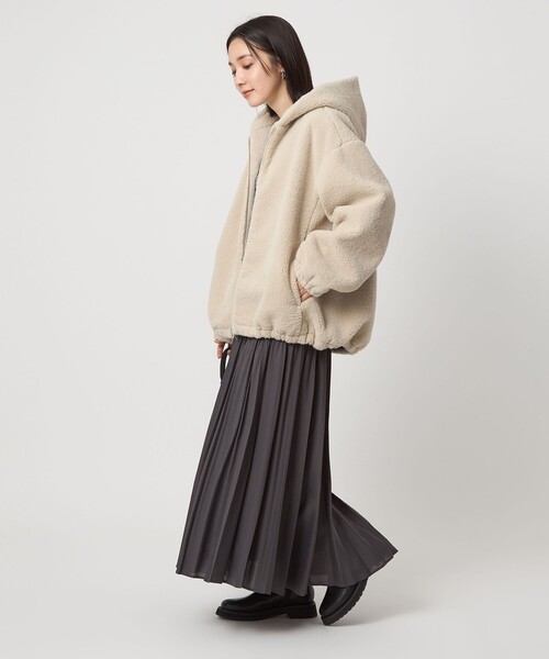 green label relaxing(グリーンレーベルリラクシング)の「【WEB限定】<at ease>フェイクシープファー フード ブルゾン(その他アウター・レディース・ナチュラル/ダークグレー・FREE)」の3枚目の写真