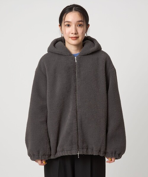 green label relaxing(グリーンレーベルリラクシング)の「【WEB限定】<at ease>フェイクシープファー フード ブルゾン(その他アウター・レディース・ナチュラル/ダークグレー・FREE)」の5枚目の写真